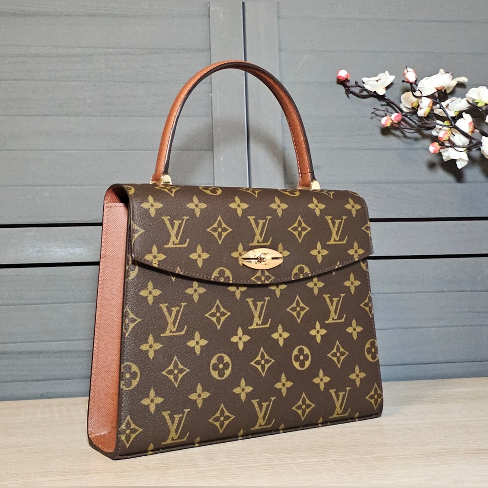 Authentic LOUIS VUITTON Malselv Monogram Handbag - Picture 3 of 12